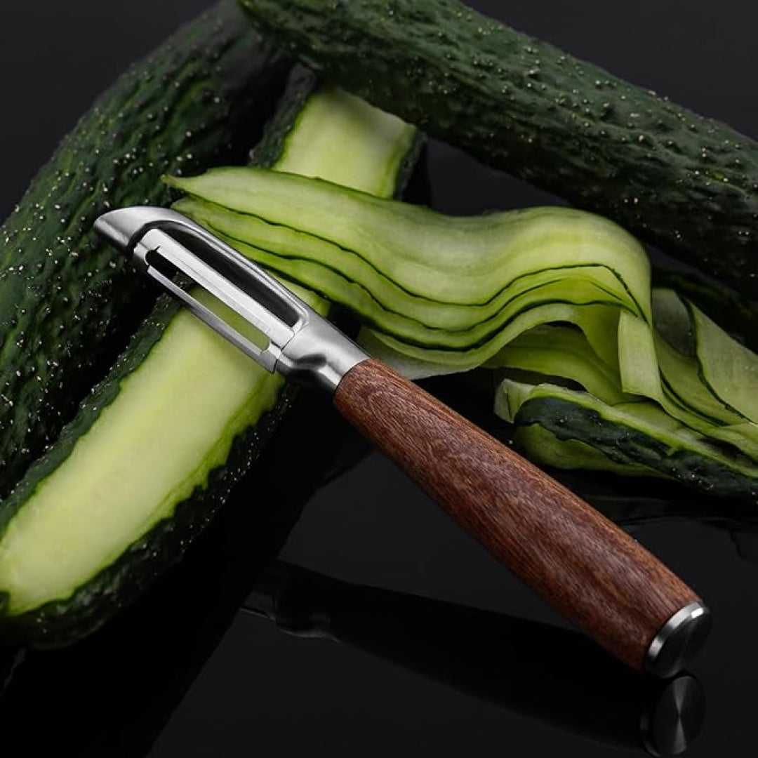 Wooden Handle Fruit and Vegetable Peeler with Strong Blade